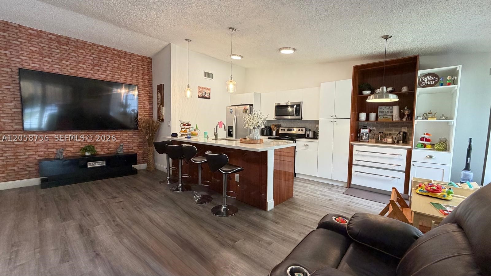 RICHMOND TOWNHOUSE - Residential
