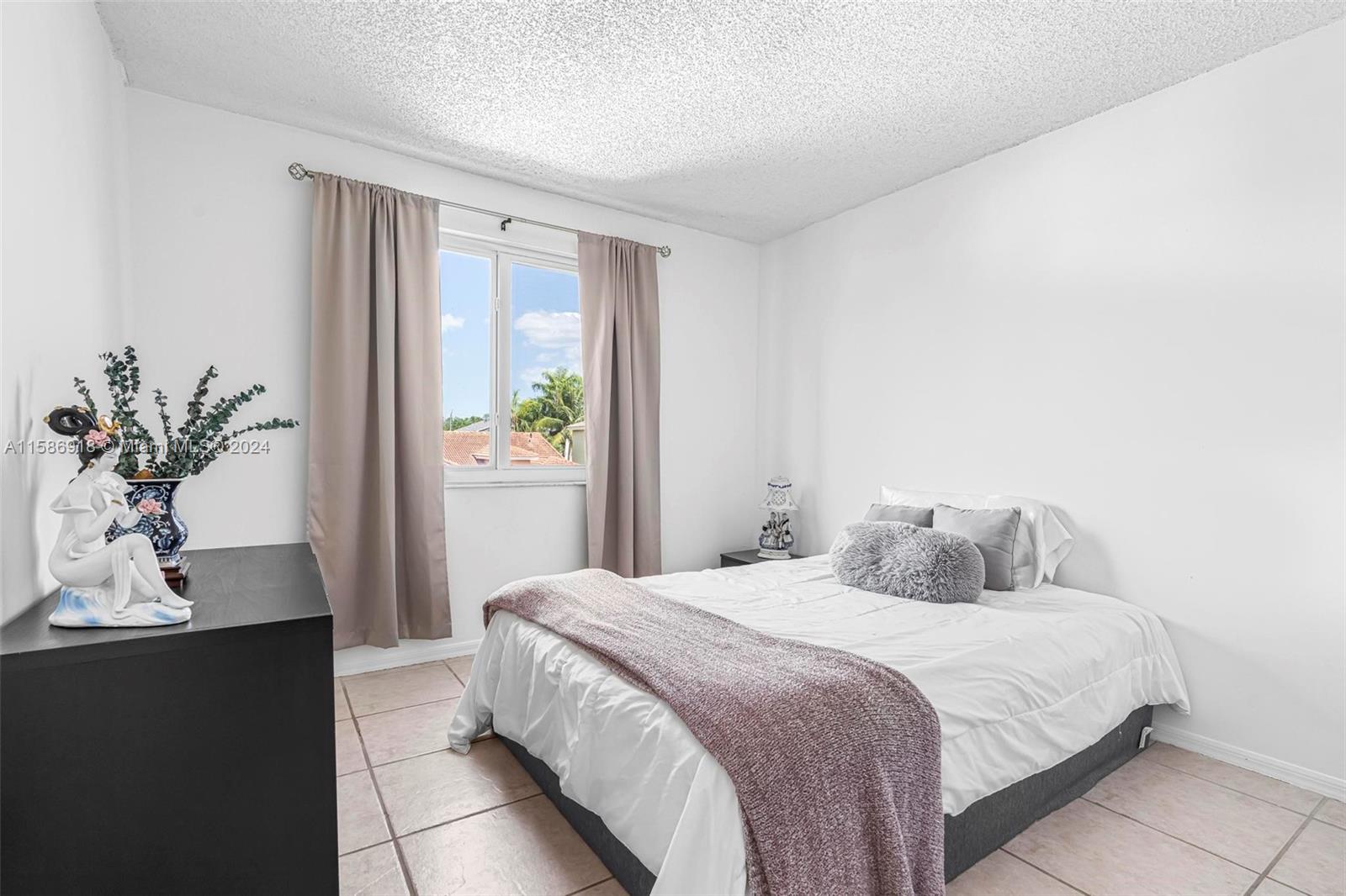 ROGER HOMES - Residential Lease