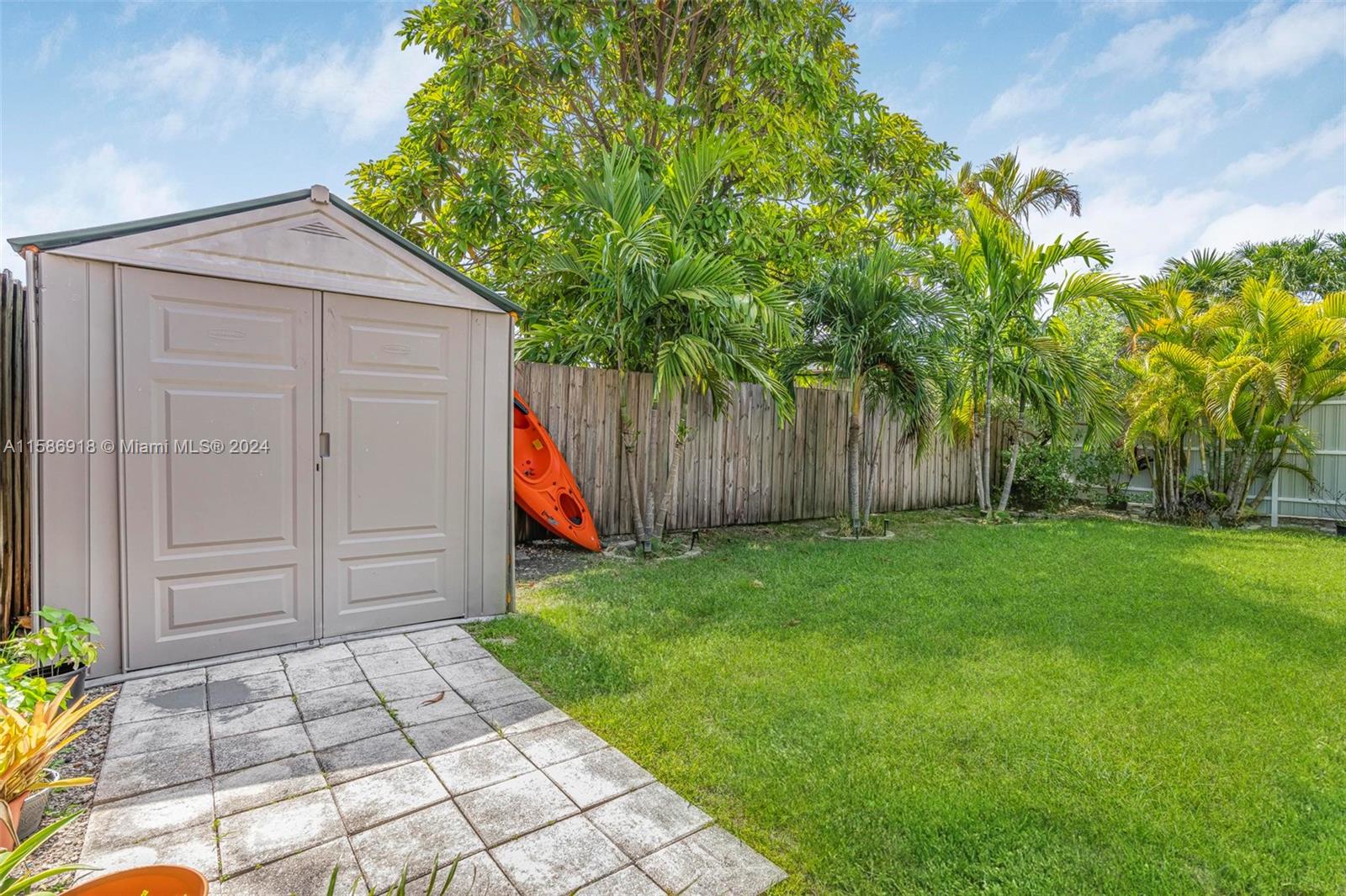 ROGER HOMES - Residential Lease