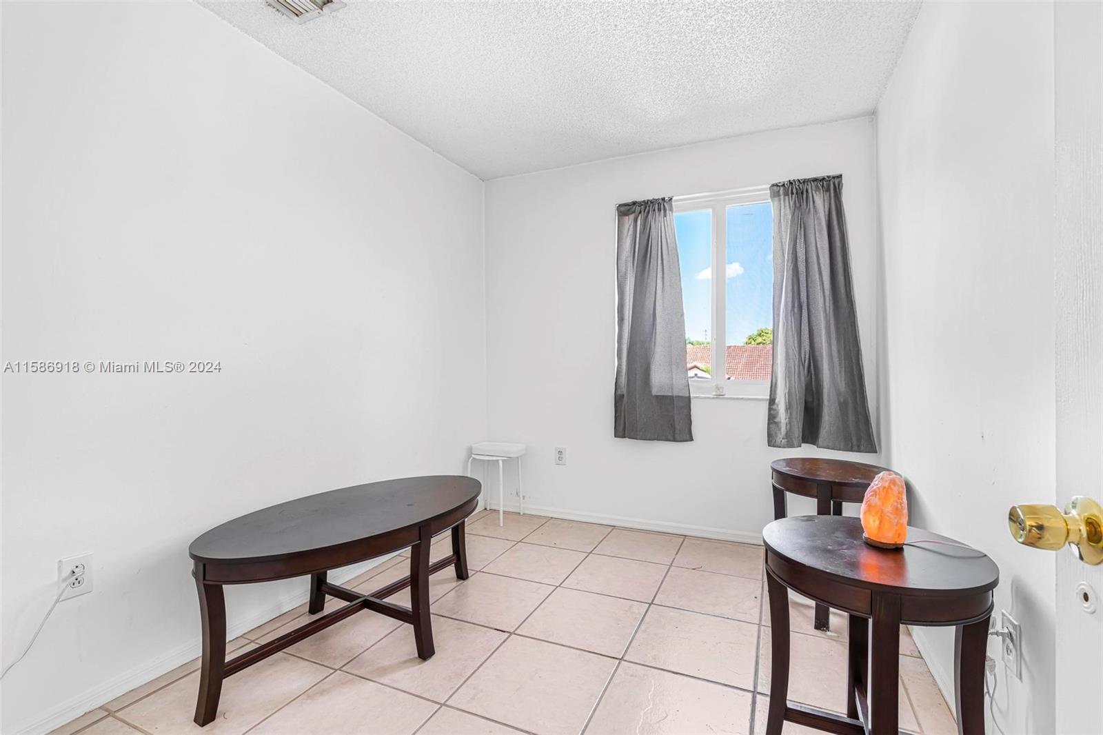 ROGER HOMES - Residential Lease