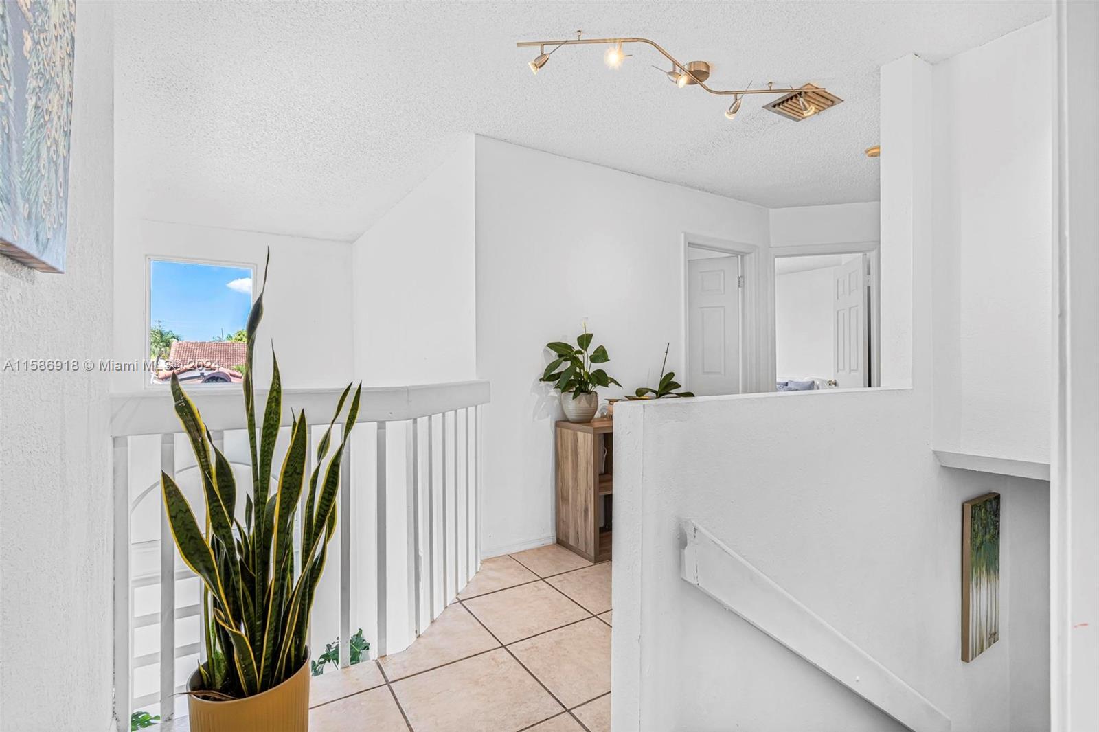 ROGER HOMES - Residential Lease