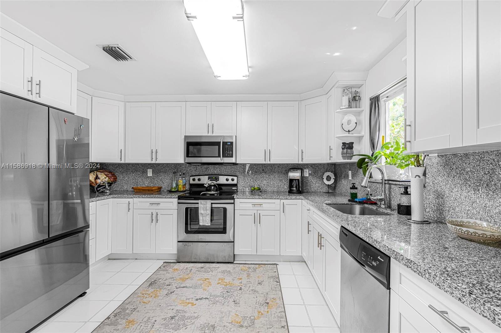 ROGER HOMES - Residential Lease