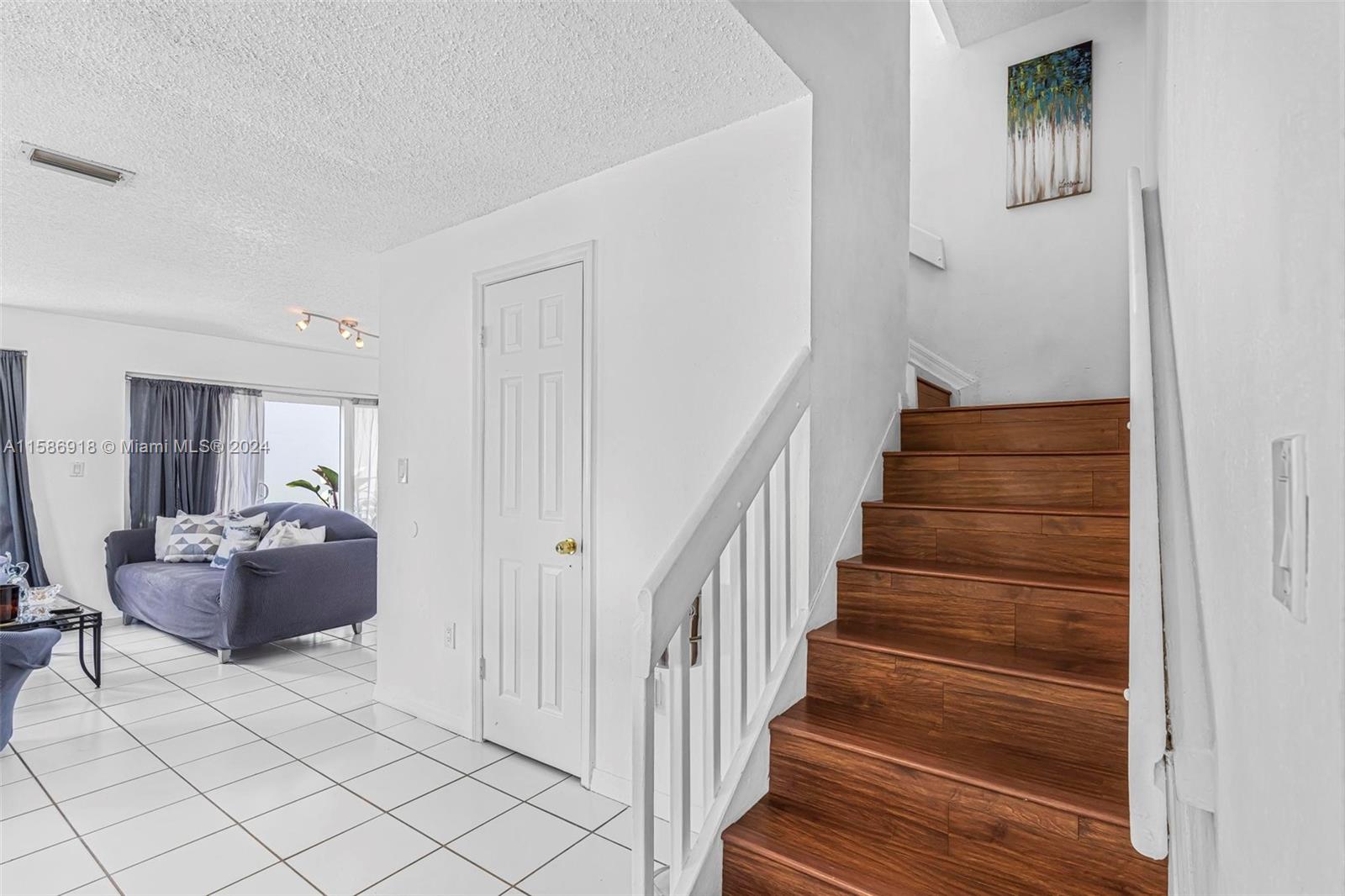 ROGER HOMES - Residential Lease