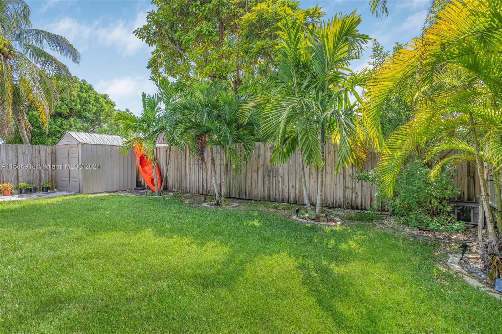 ROGER HOMES - Residential Lease
