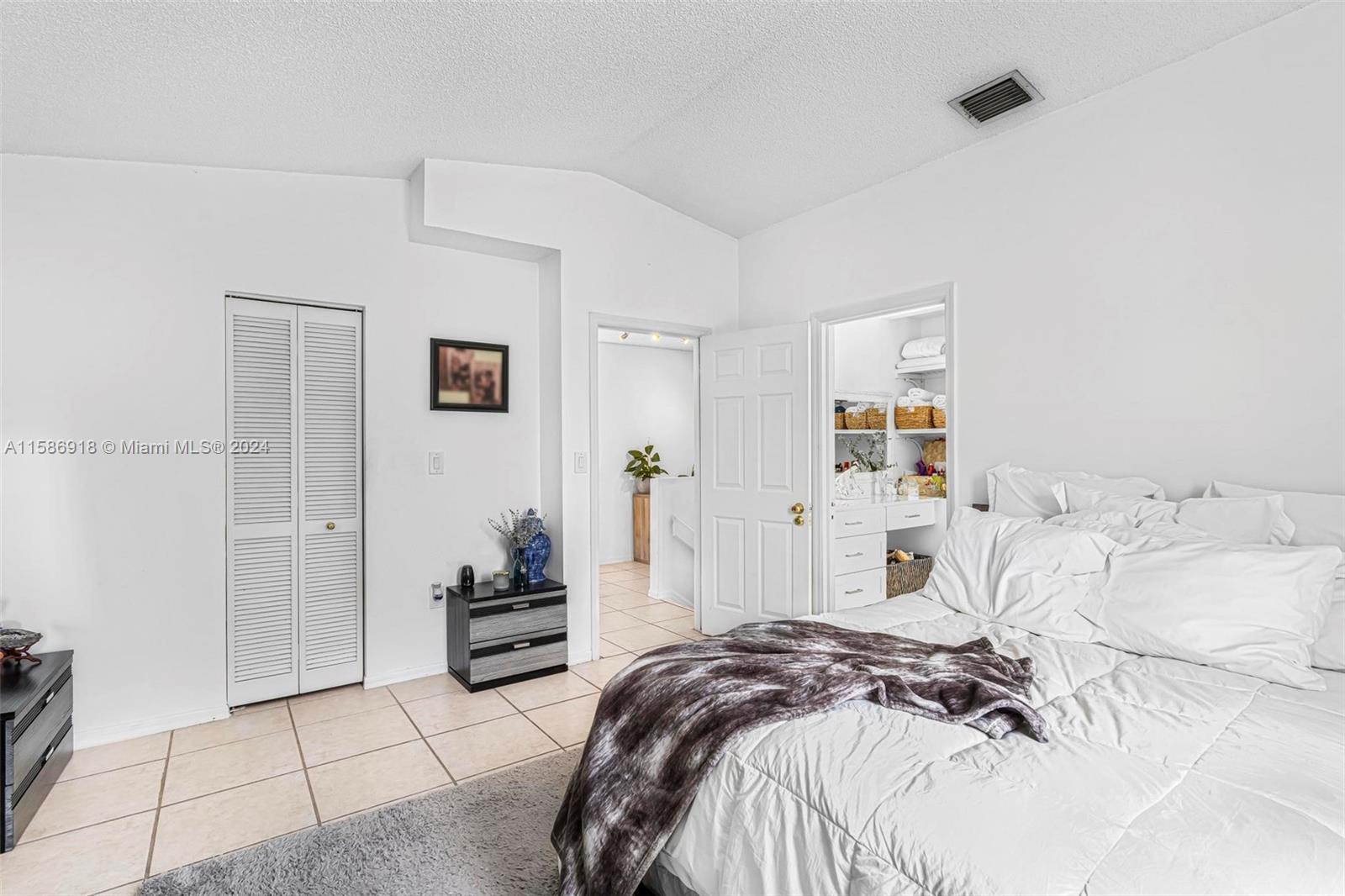 ROGER HOMES - Residential Lease