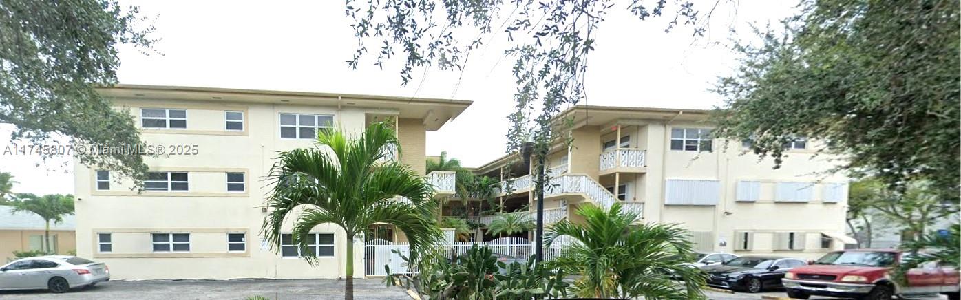 HAMPTON COURT CONDO - Residential Lease