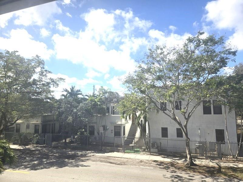 HAMPTON COURT CONDO - Residential Lease