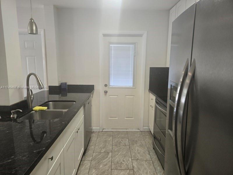 HAMPTON COURT CONDO - Residential Lease
