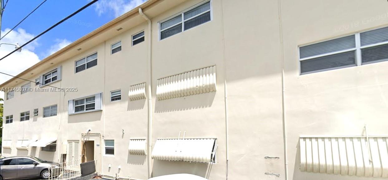 HAMPTON COURT CONDO - Residential Lease