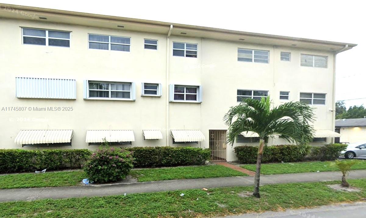 HAMPTON COURT CONDO - Residential Lease