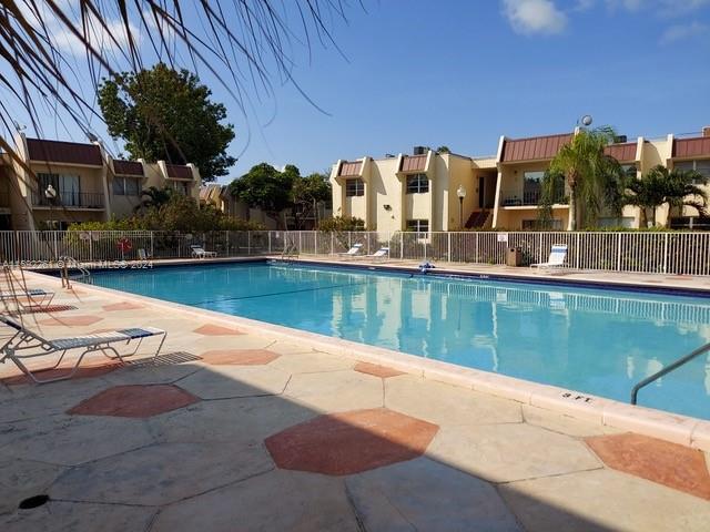 RESIDENCES @ THE FALLS CO - Residential Lease