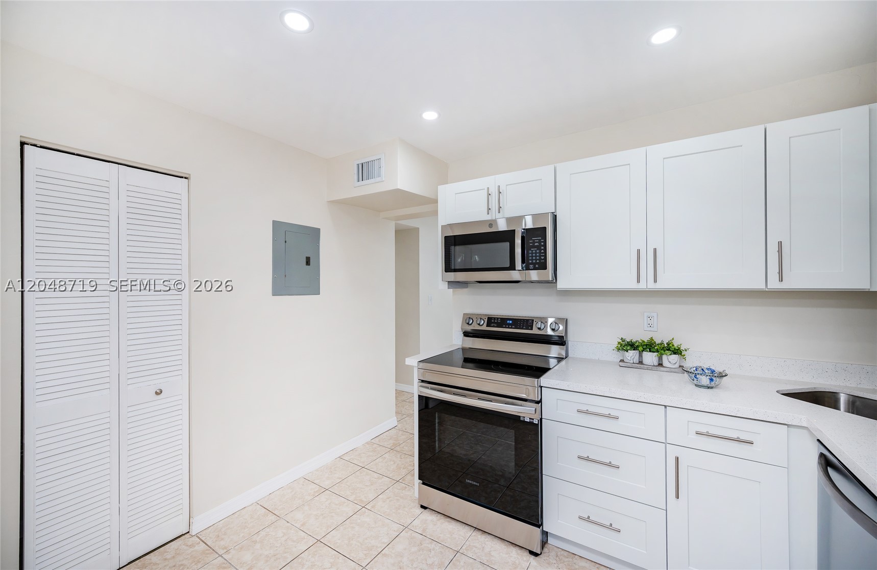 KINGS CREEK SO CONDO - Residential Lease