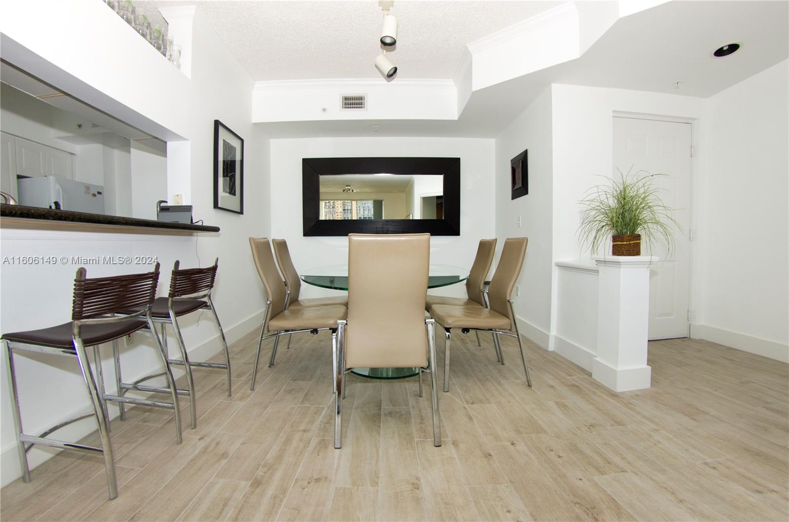 PORTO BELLAGIO CONDO - Residential Lease