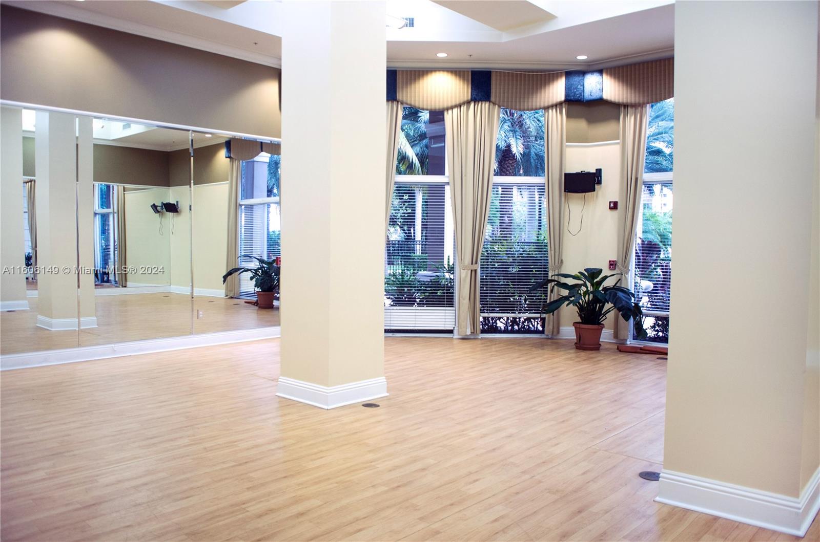 PORTO BELLAGIO CONDO - Residential Lease