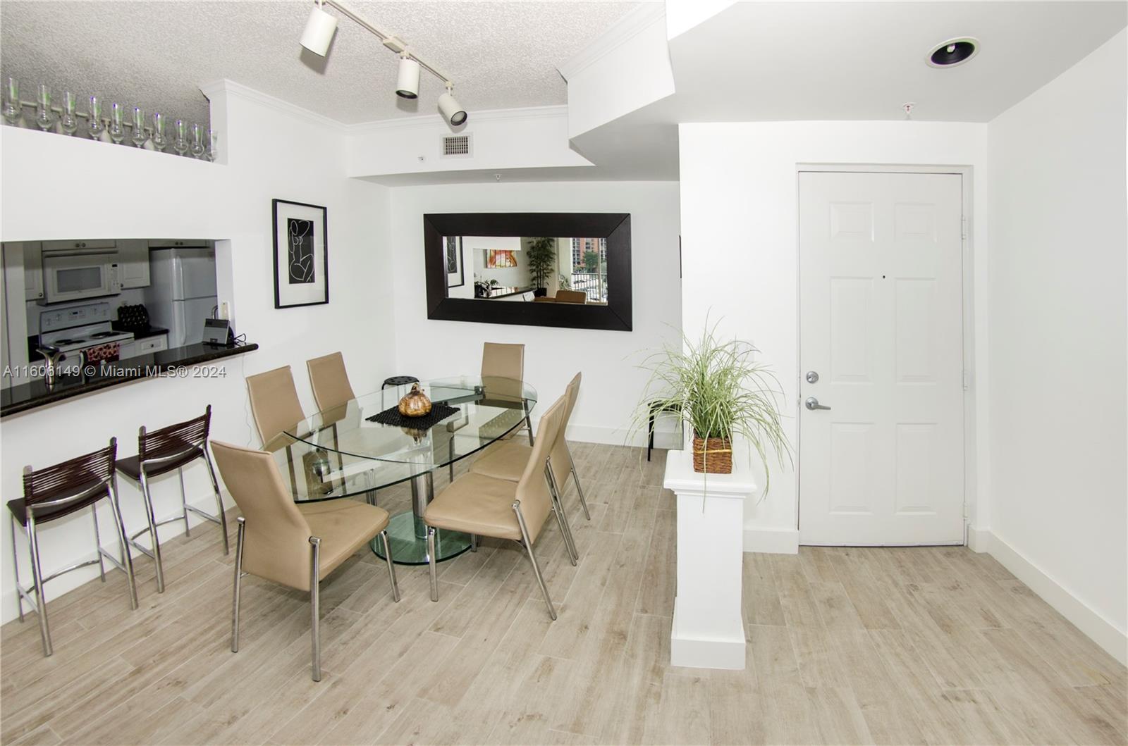 PORTO BELLAGIO CONDO - Residential Lease