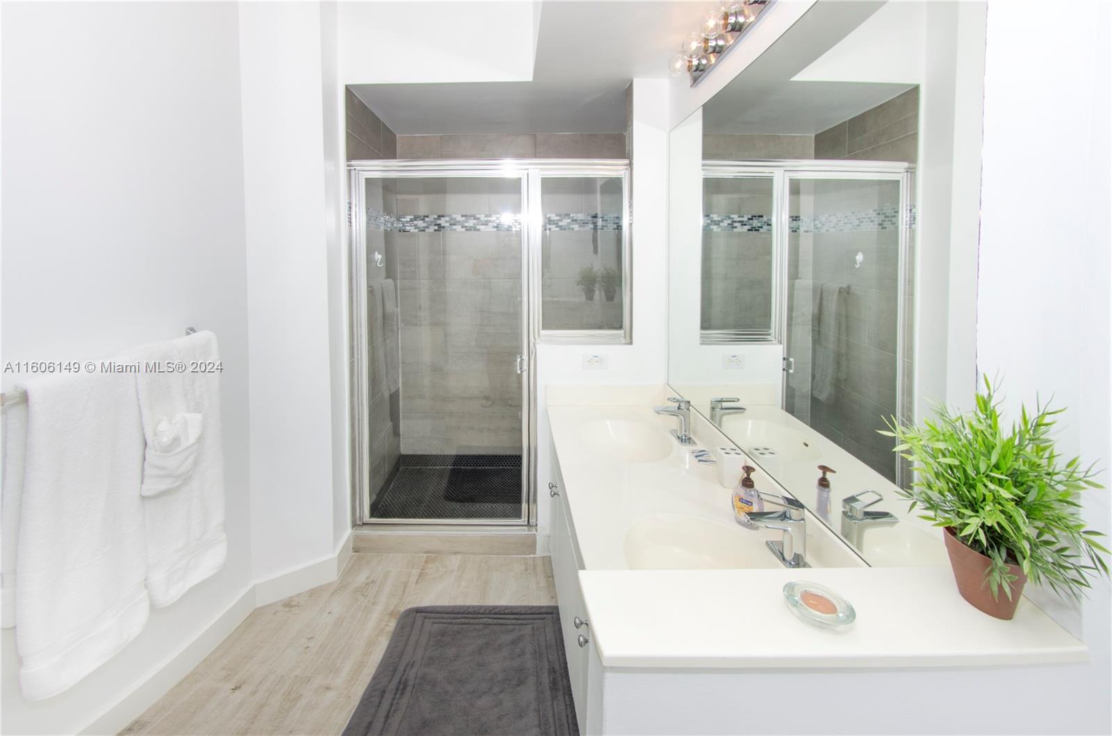 PORTO BELLAGIO CONDO - Residential Lease