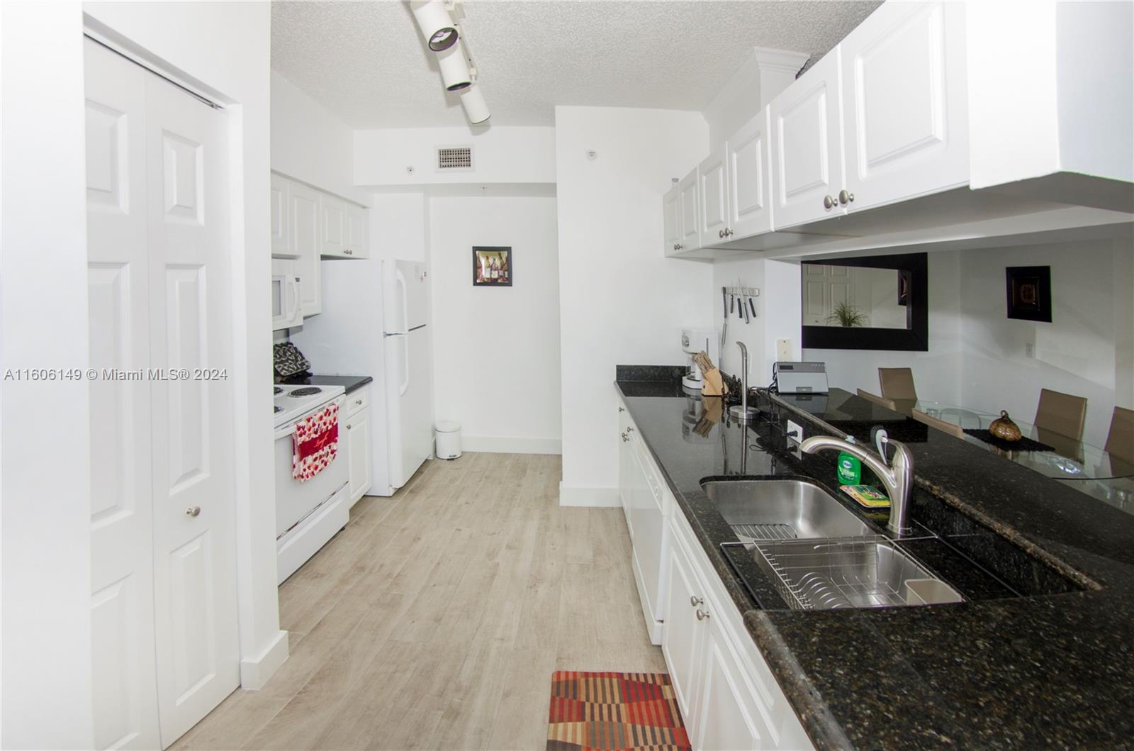 PORTO BELLAGIO CONDO - Residential Lease