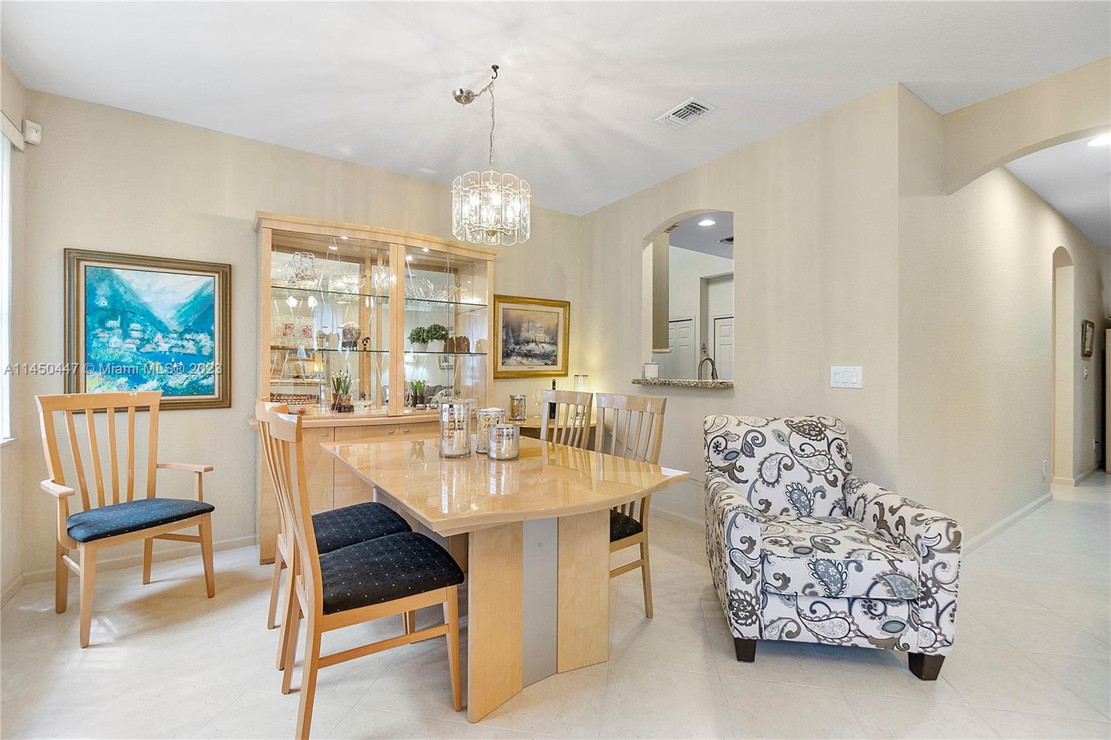 KENSINGTON MANOR - Residential