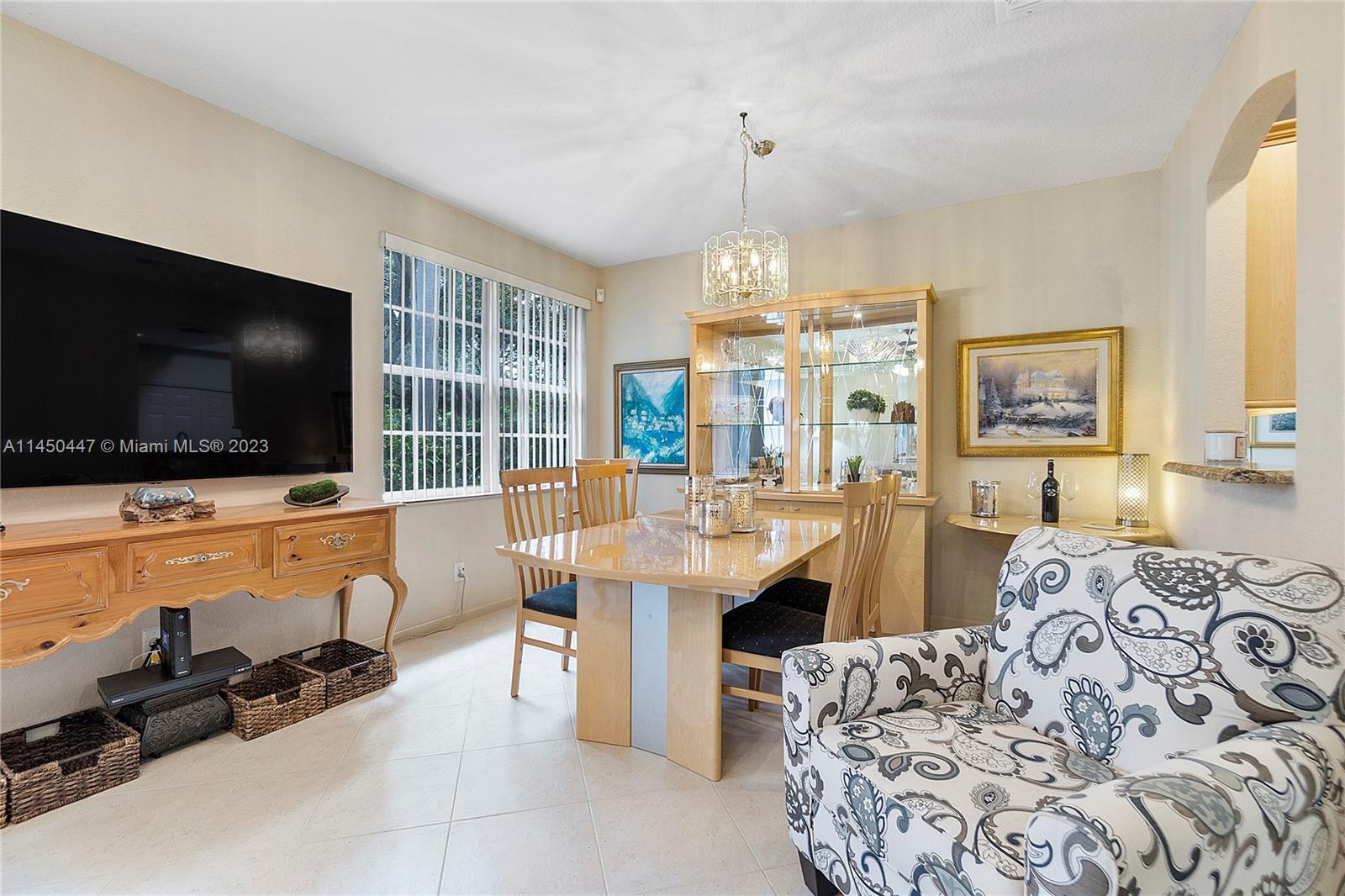 KENSINGTON MANOR - Residential
