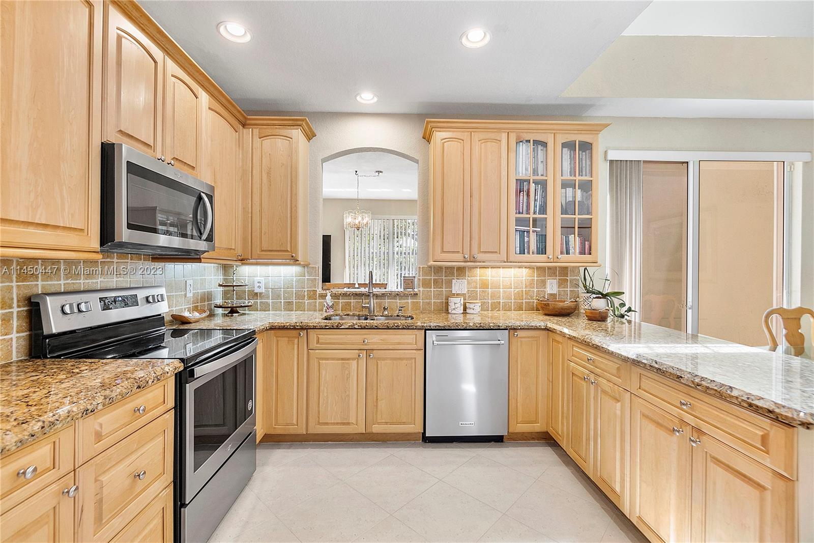 KENSINGTON MANOR - Residential