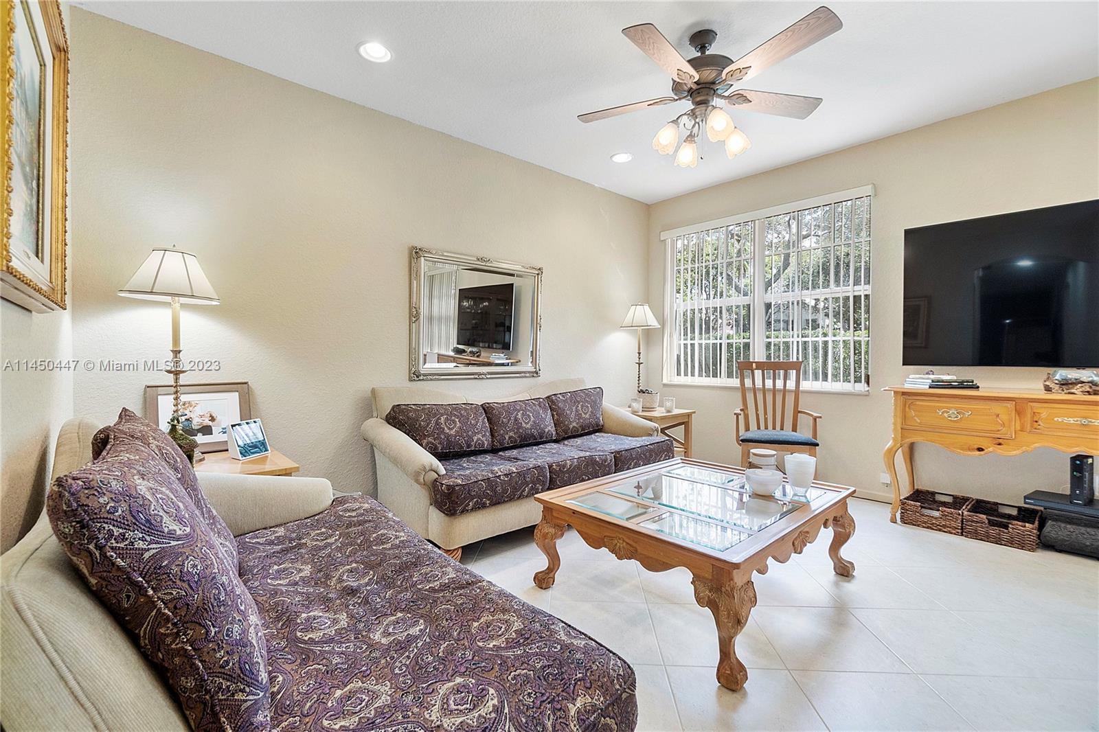 KENSINGTON MANOR - Residential