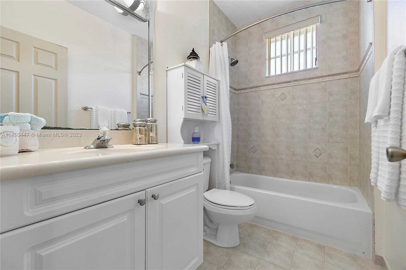 KENSINGTON MANOR - Residential