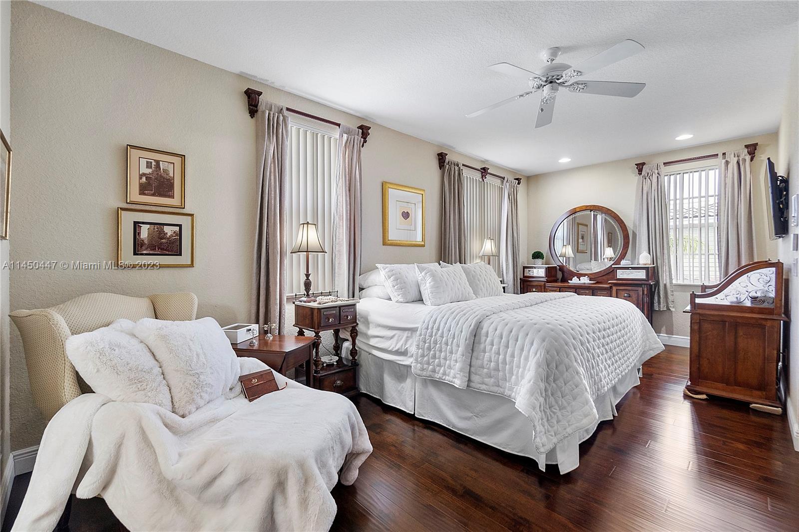 KENSINGTON MANOR - Residential