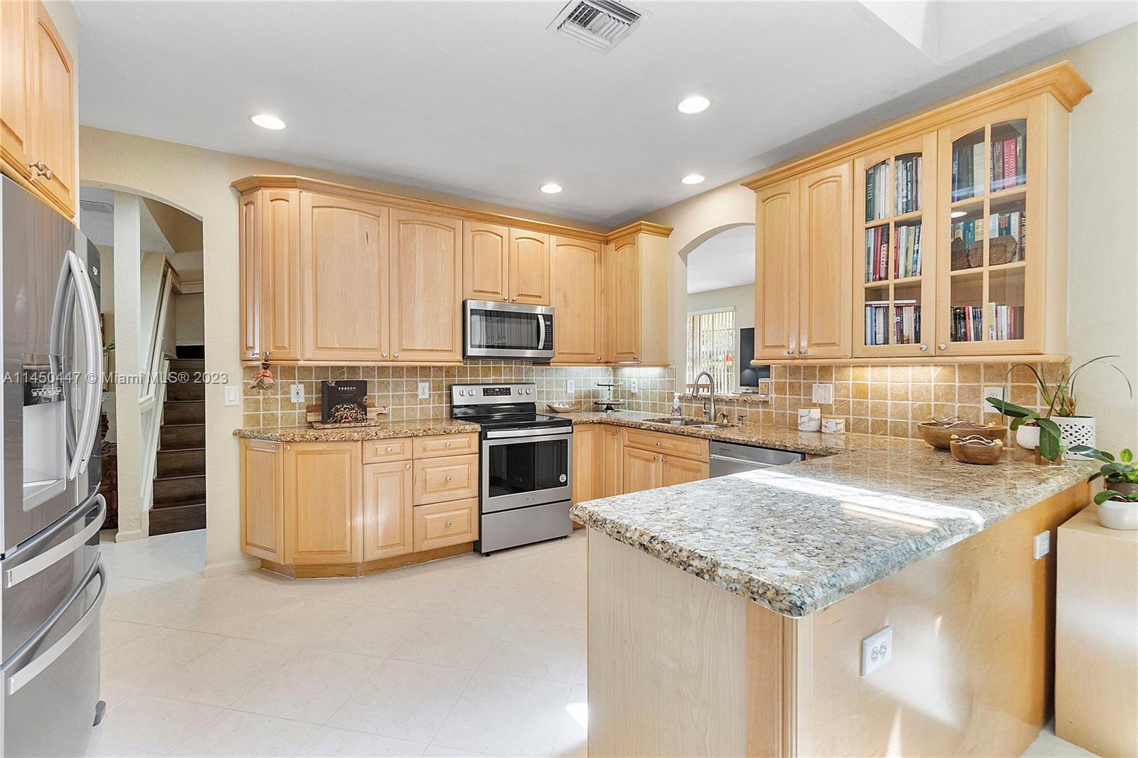 KENSINGTON MANOR - Residential