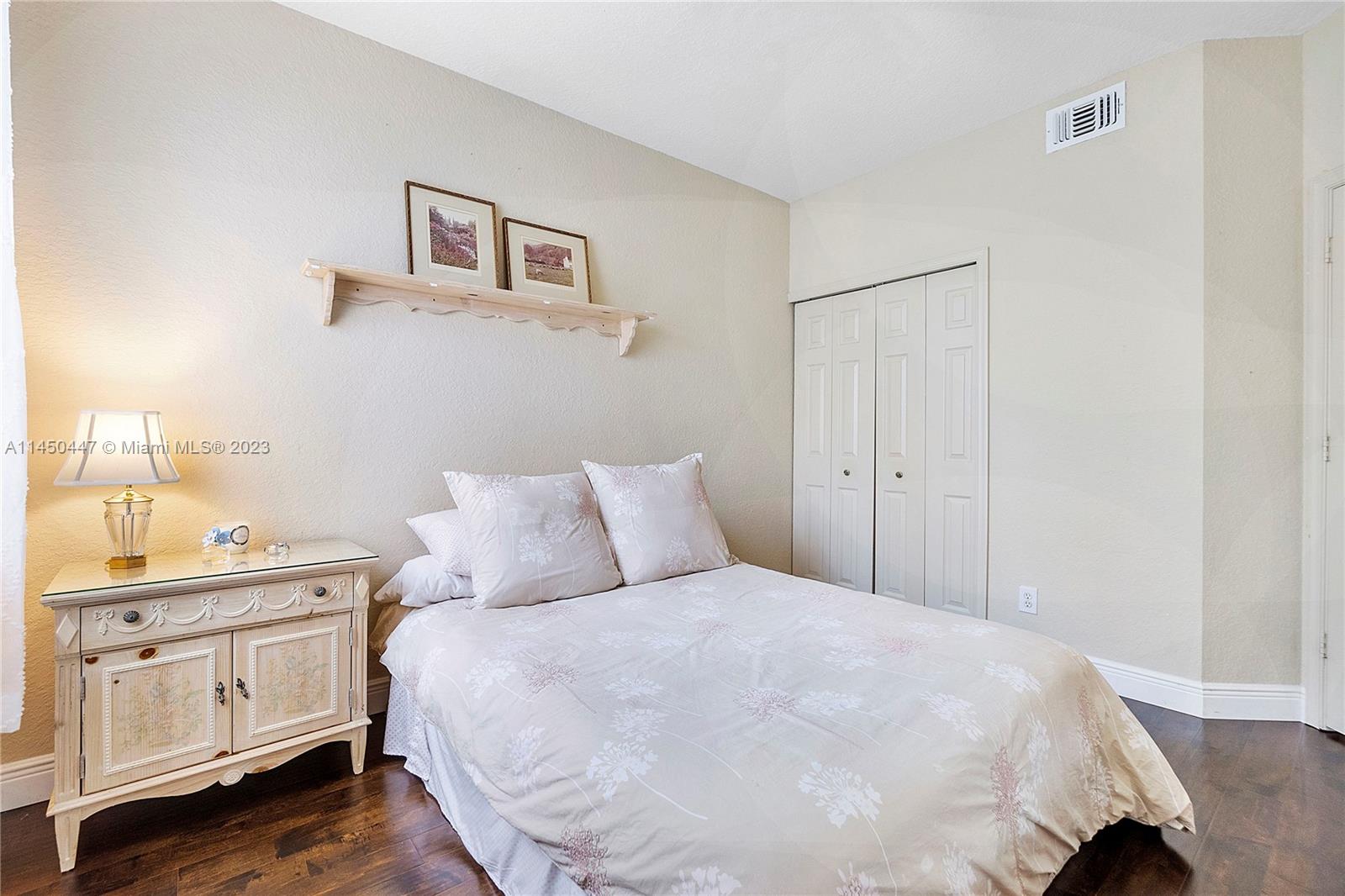 KENSINGTON MANOR - Residential
