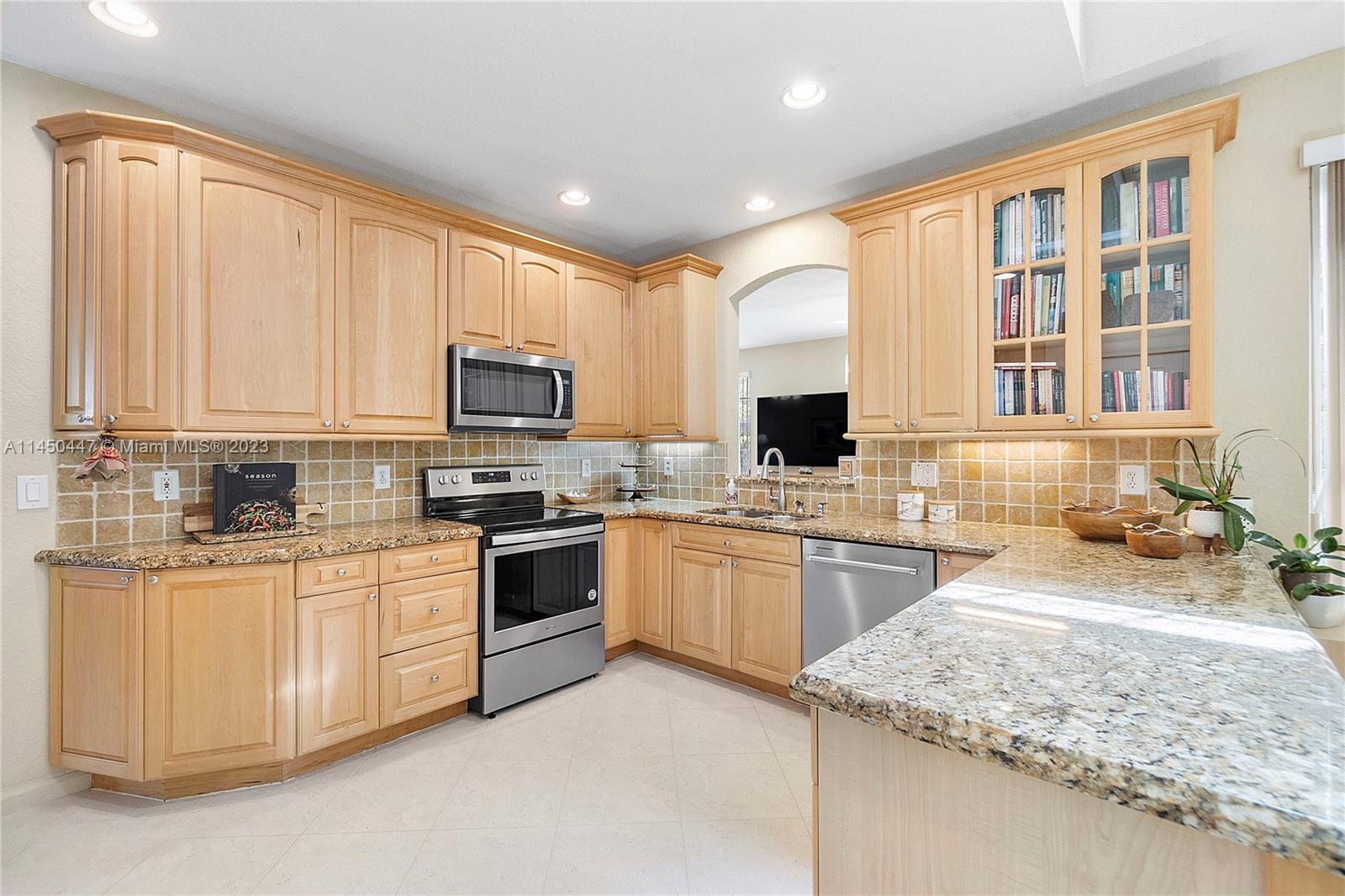 KENSINGTON MANOR - Residential