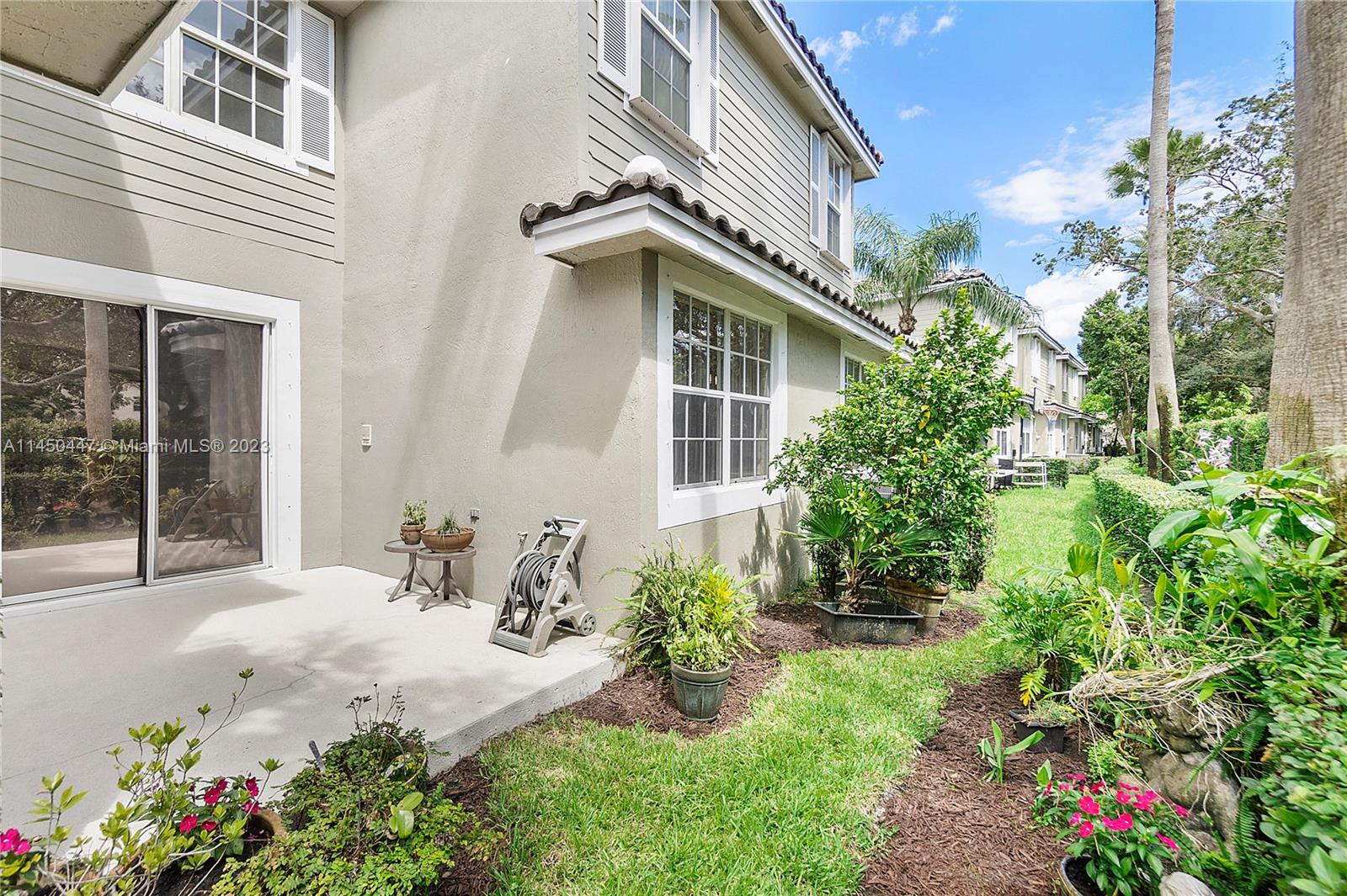 KENSINGTON MANOR - Residential