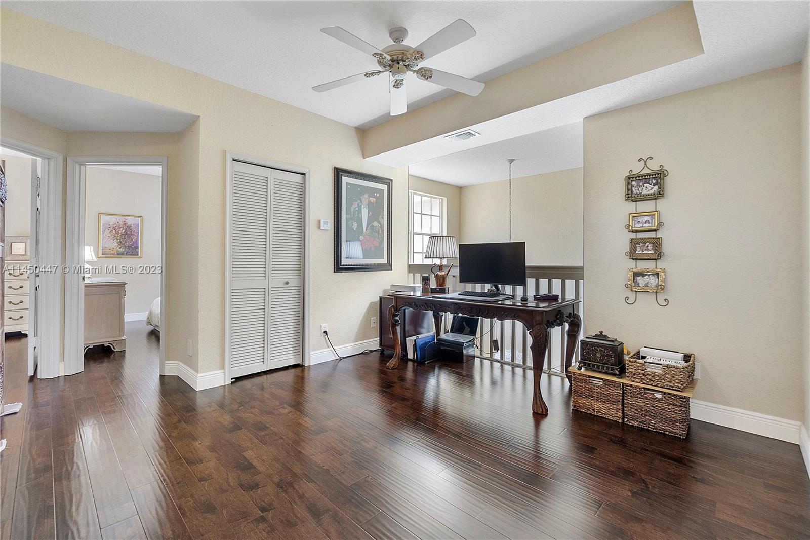 KENSINGTON MANOR - Residential
