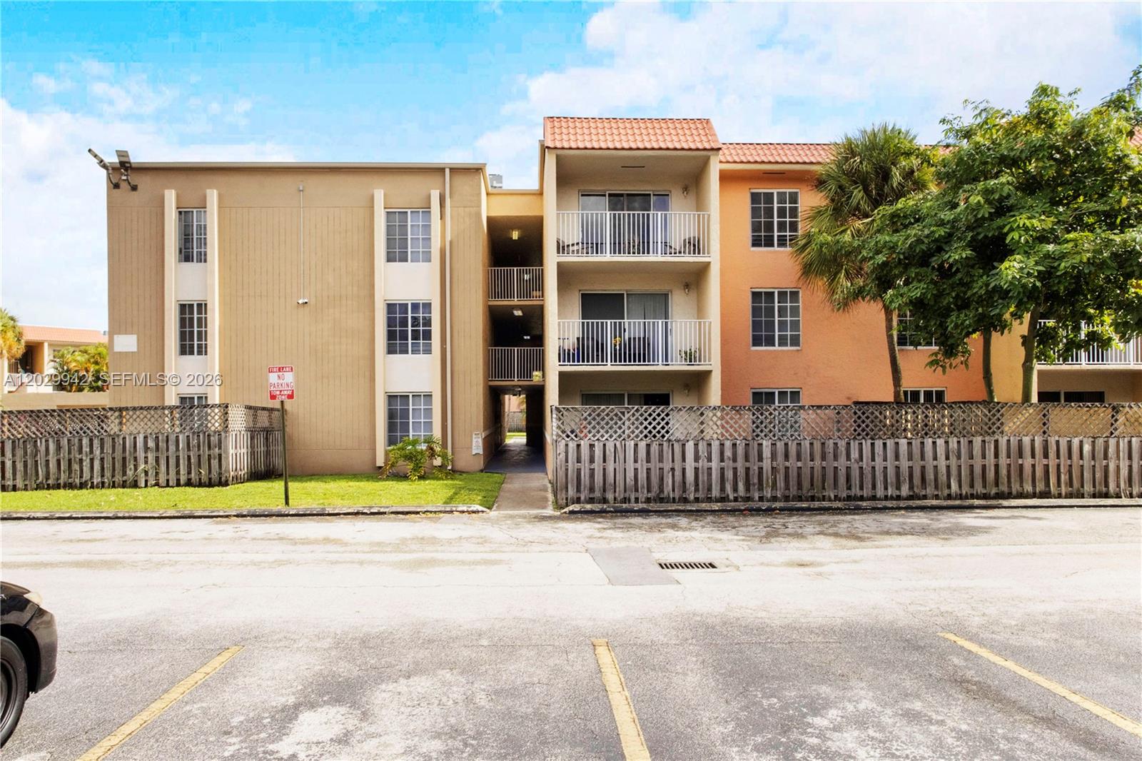 Beautifully renovated apartment within walking distance to Downtown Doral, top-rated schools, restaurants, shopping, and the Palmetto Expressway.  Best ROI in a community embedded in the heart of the Doral most vibrant zoning.