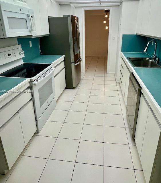 TOWERS OF QUAYSIDE CONDO - Residential