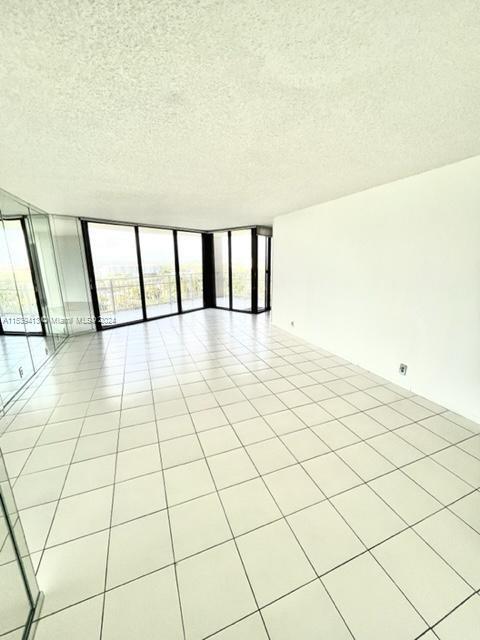 TOWERS OF QUAYSIDE CONDO - Residential