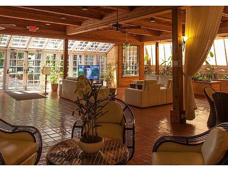 TOWERS OF QUAYSIDE CONDO - Residential