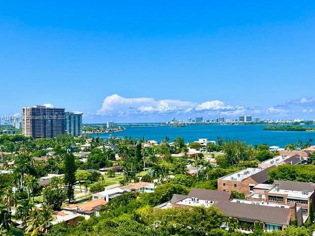 TOWERS OF QUAYSIDE CONDO - Residential