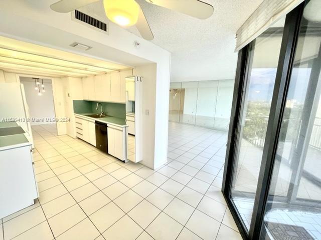 TOWERS OF QUAYSIDE CONDO - Residential