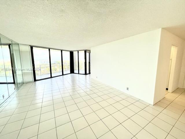 TOWERS OF QUAYSIDE CONDO - Residential