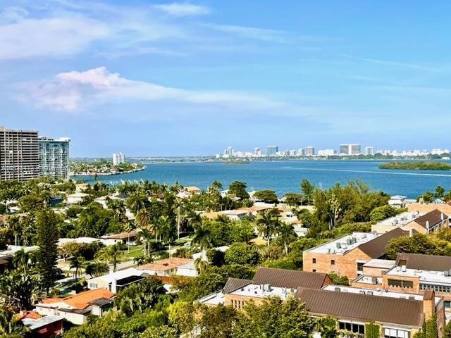 TOWERS OF QUAYSIDE CONDO - Residential