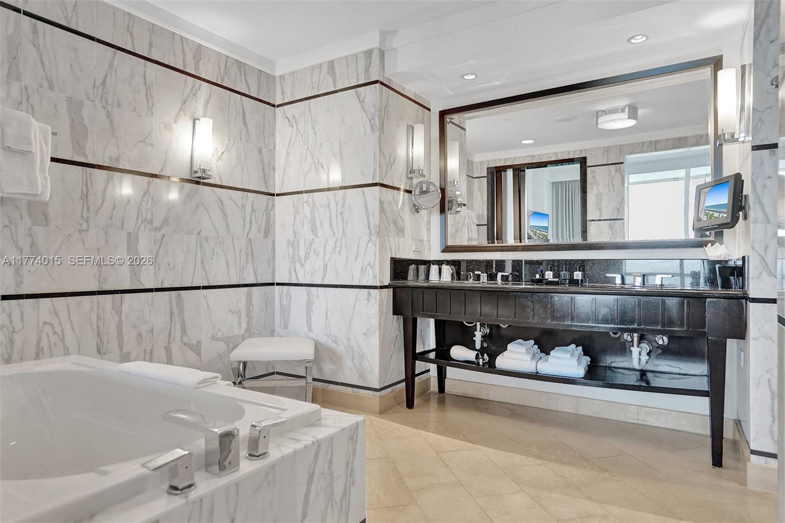 FONTAINEBLEAU III - Residential
