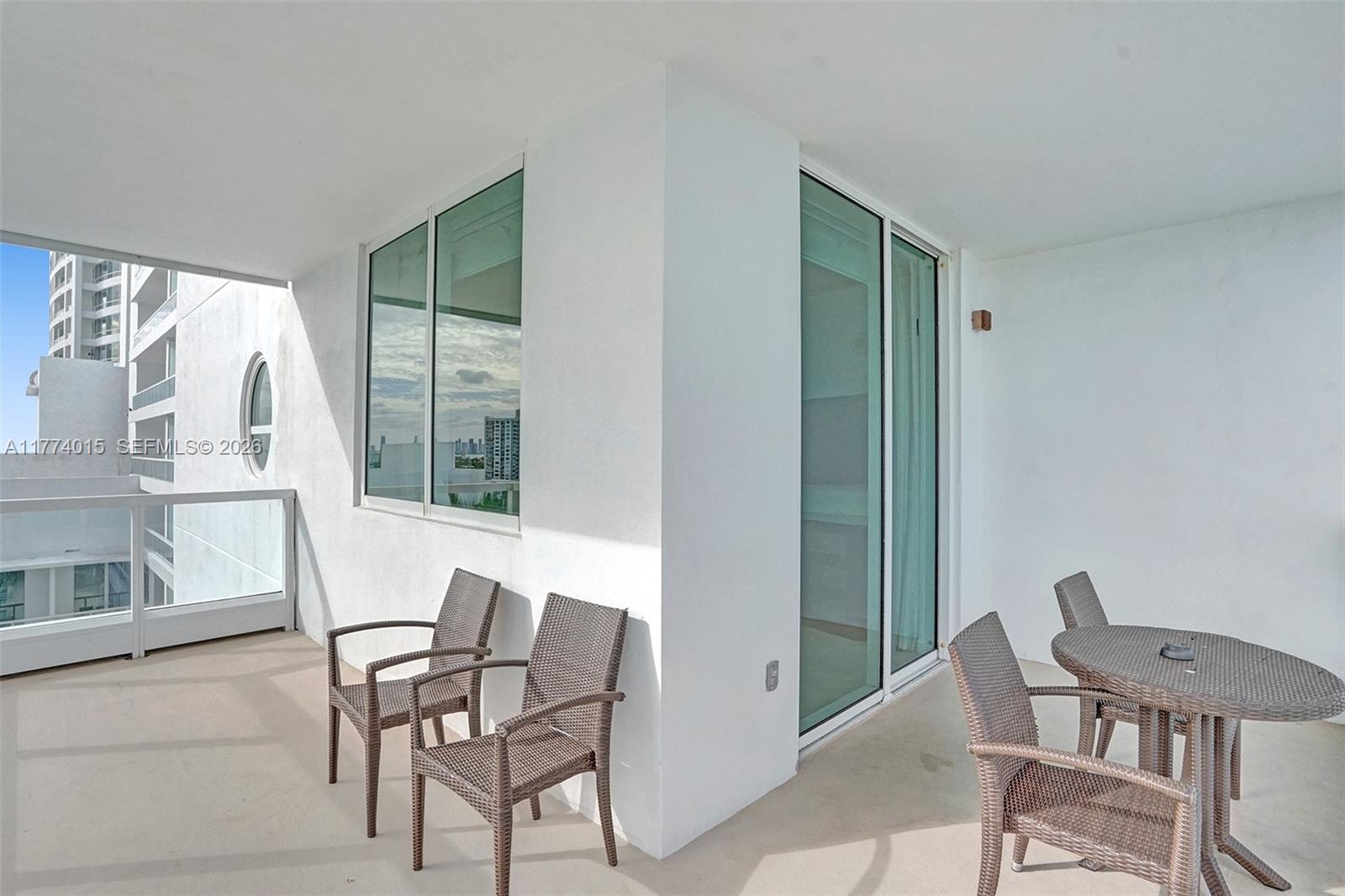 FONTAINEBLEAU III - Residential