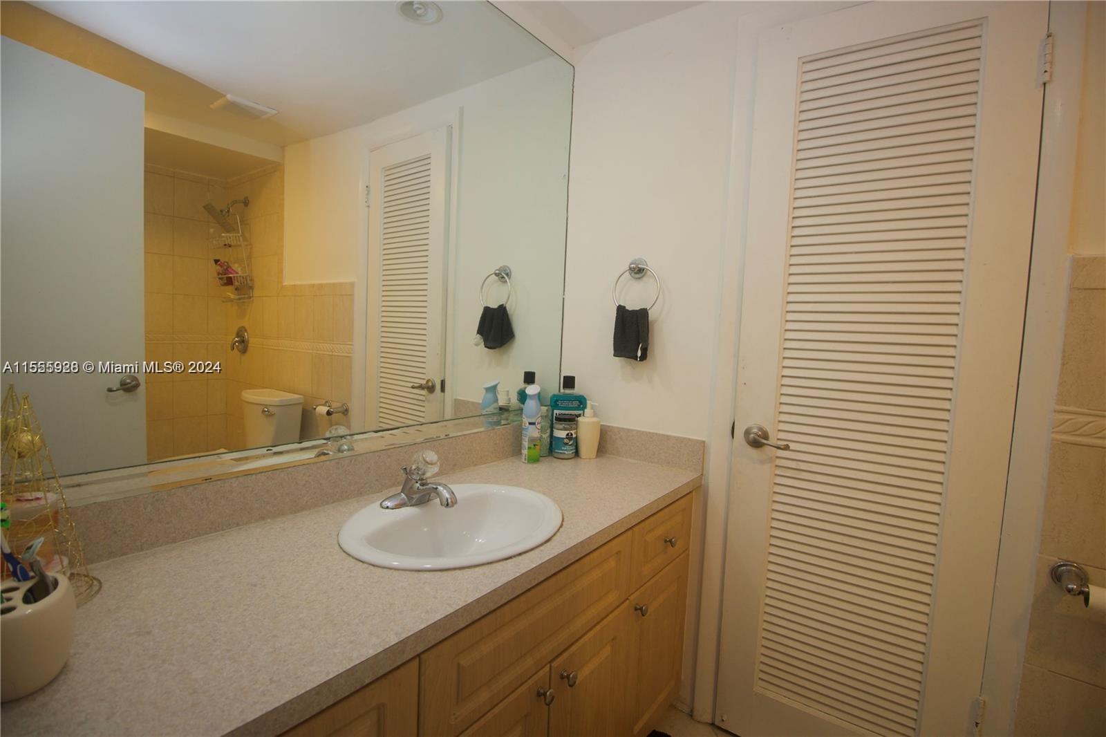 EMERALD HILLS C C APTS CO - Residential