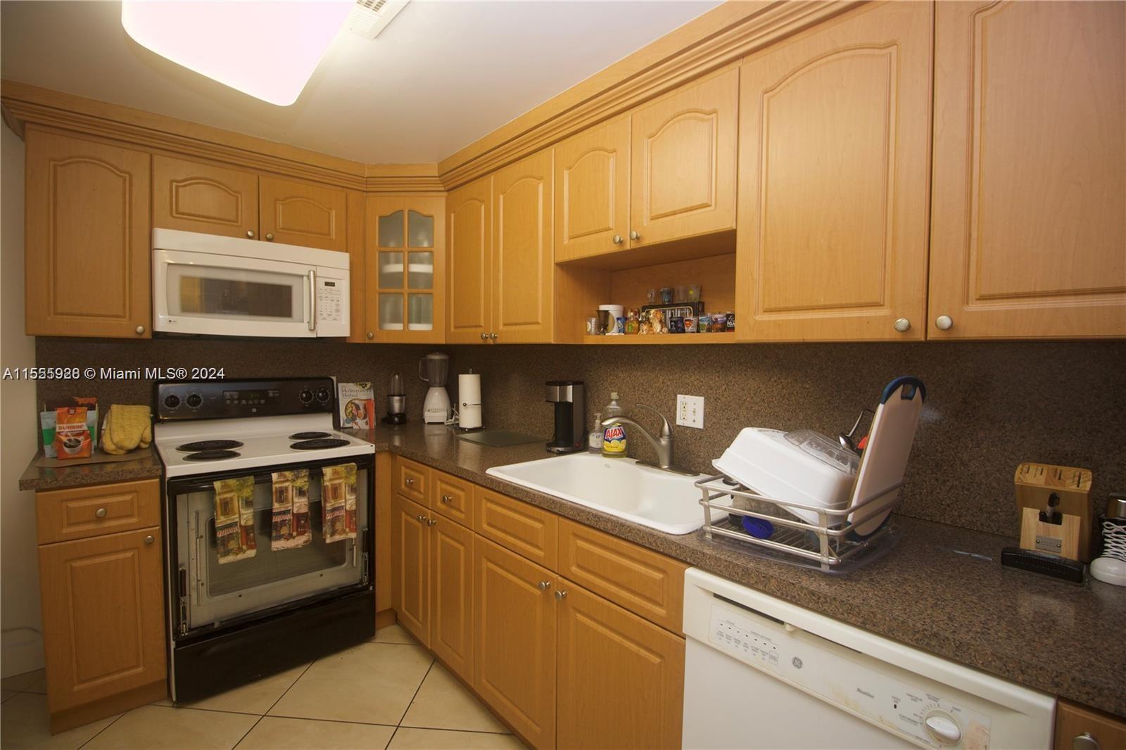 EMERALD HILLS C C APTS CO - Residential
