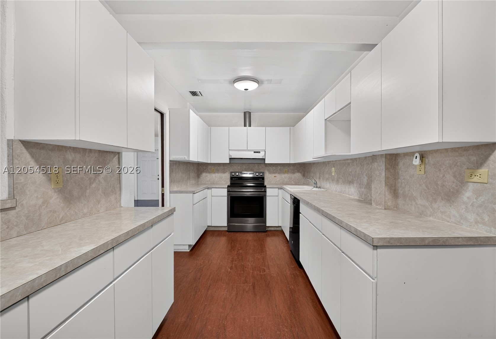 SO MIAMI HEIGHTS MANOR - Residential