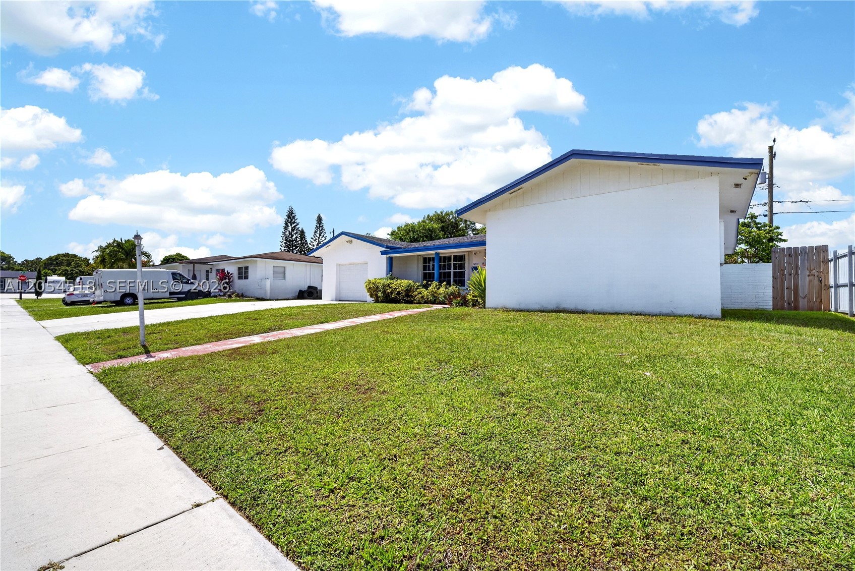 SO MIAMI HEIGHTS MANOR - Residential