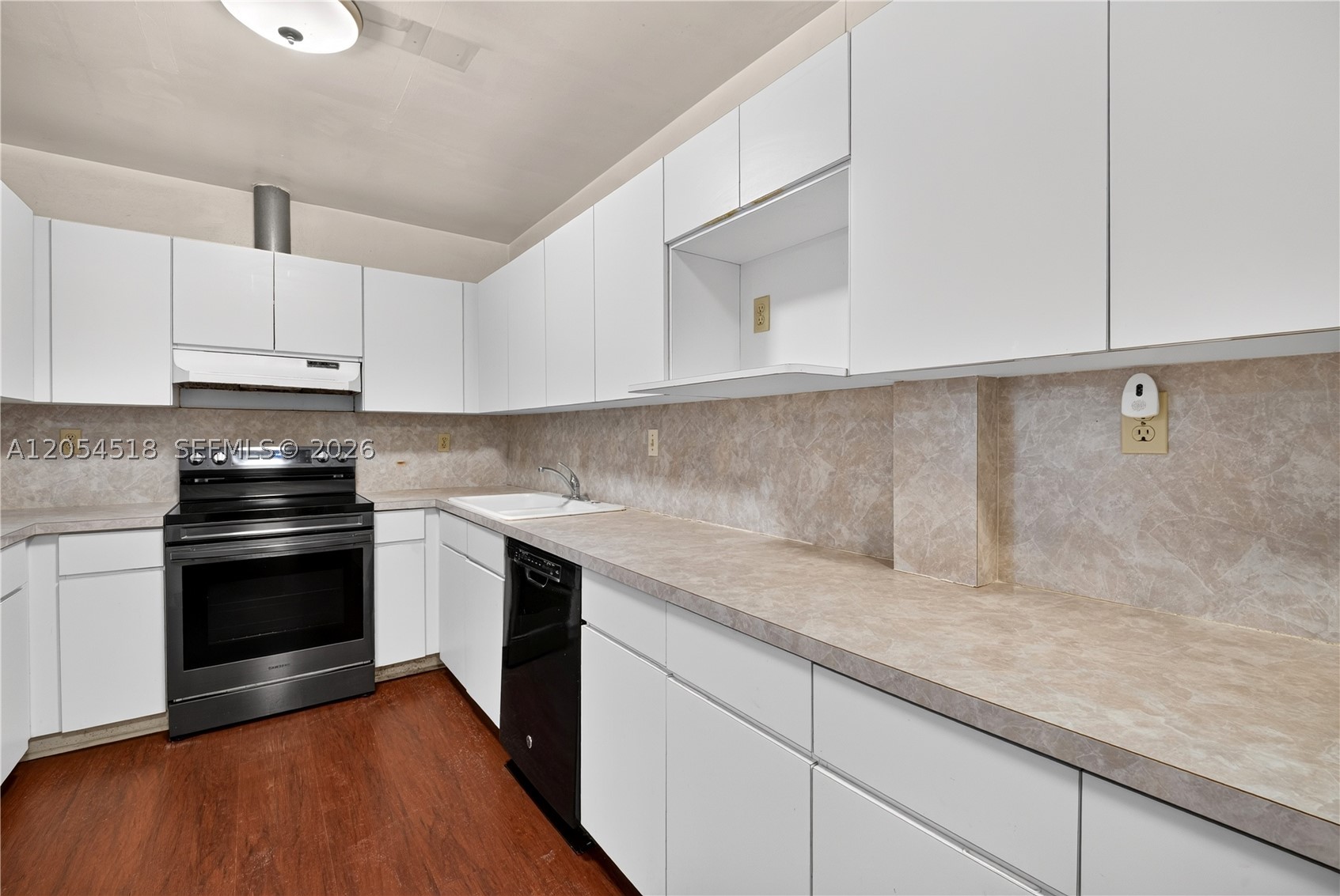 SO MIAMI HEIGHTS MANOR - Residential