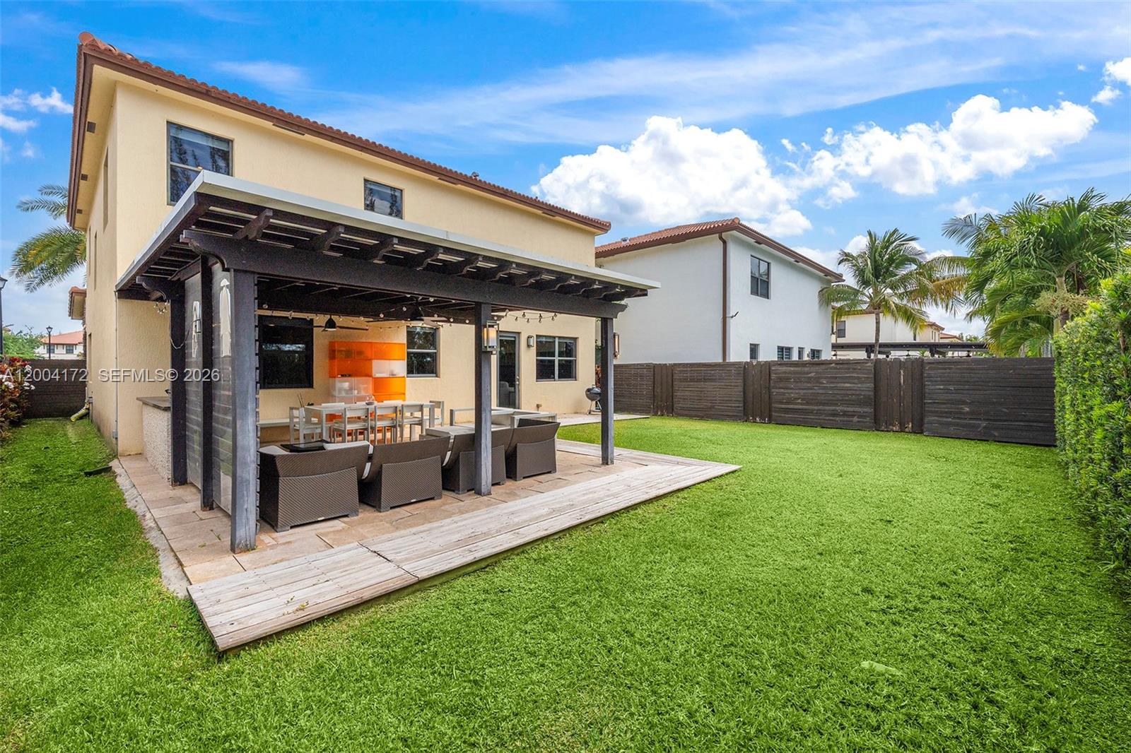 DORAL BREEZE - Residential