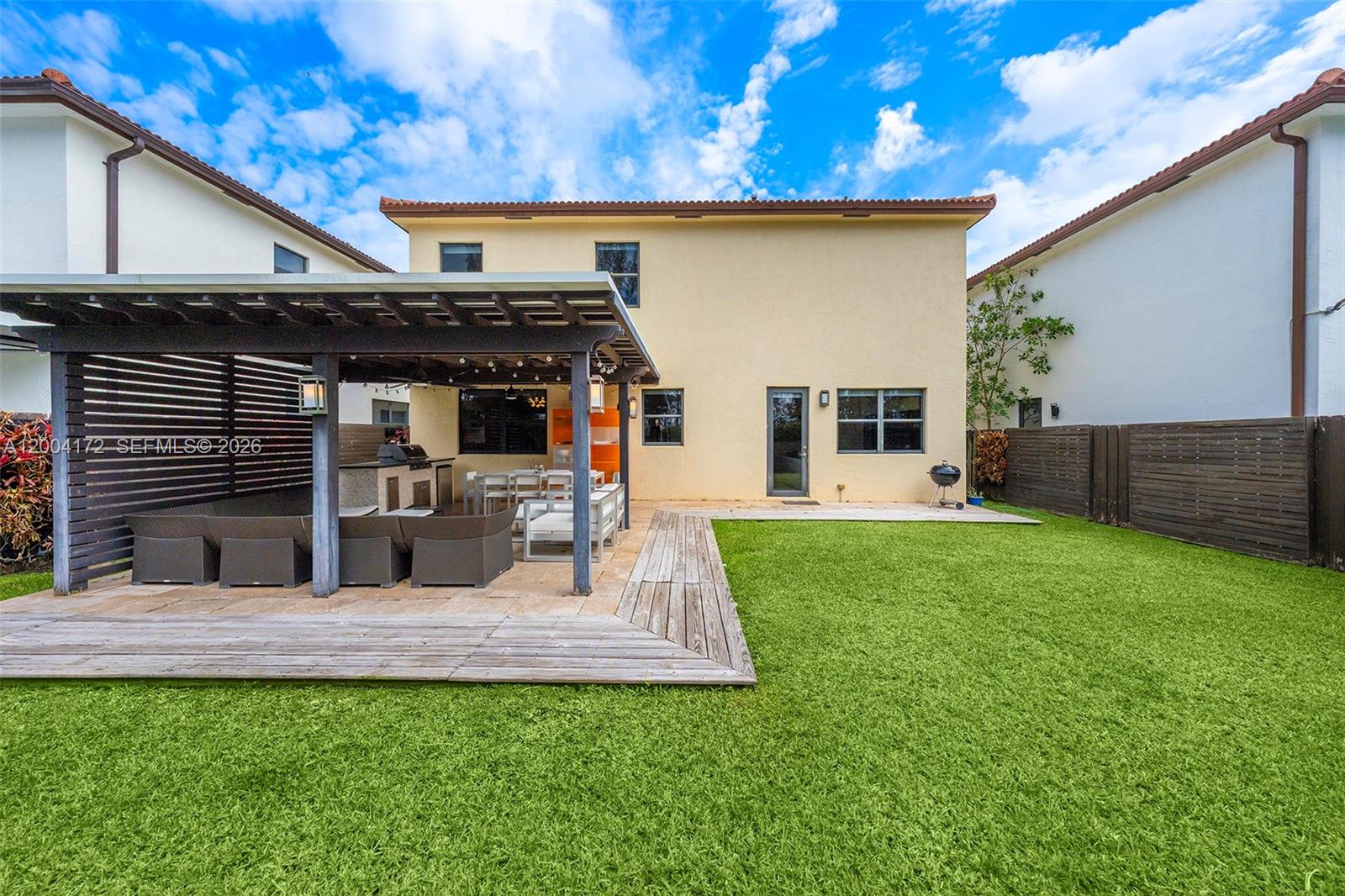 DORAL BREEZE - Residential