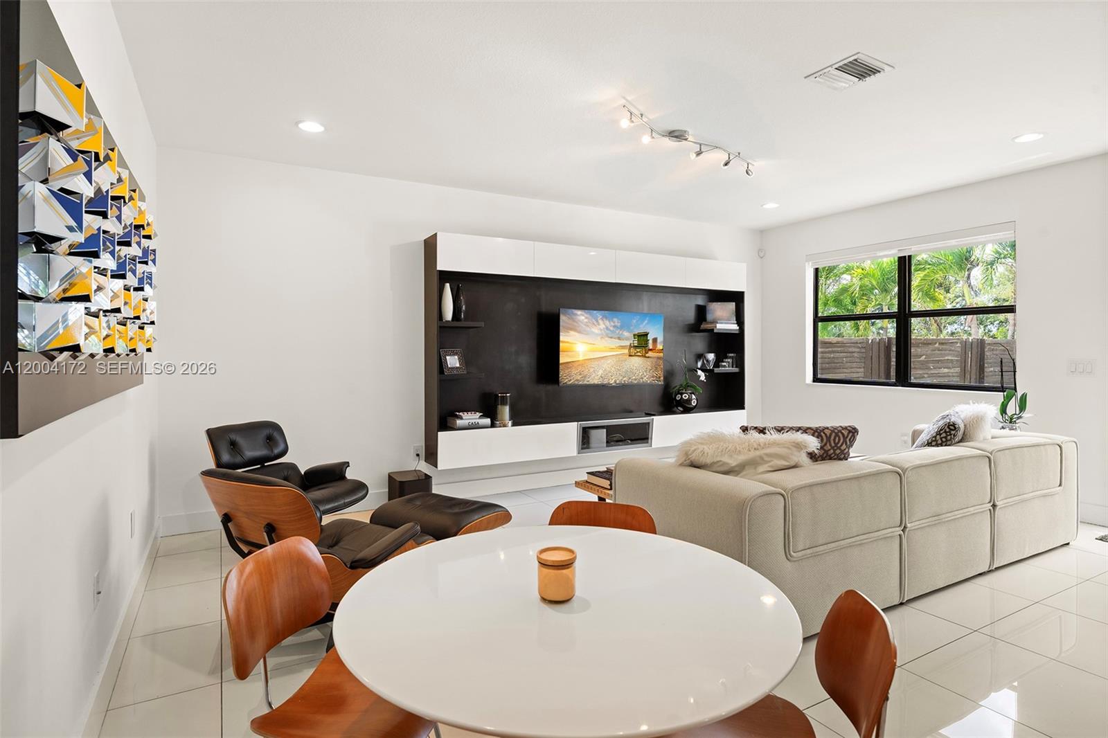 DORAL BREEZE - Residential